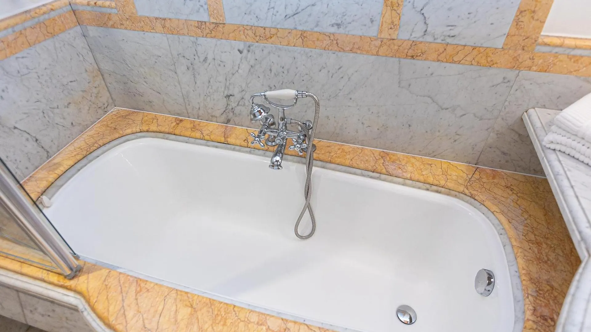 Guest house Timeroma Suites Italy